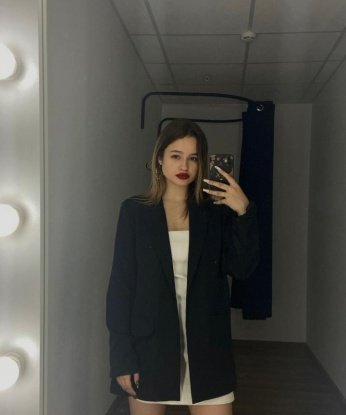 😘💋
У меня есть большой опыт и я готова удовлетворить все твои желания. Независимо от того, что ты ищешь - ласки, массаж или более активное времяпровождение, я обладаю всеми навыками и способностями, чтобы позаботиться о тебе. ✨💕
Мои фото полностью соответствуют действительности, и я всегда выгляжу также привлекательно и соблазнительно, как на них. У меня только положительные отзывы от моих предыдущих клиентов, и я горжусь своей репутацией. Ты останешься доволен! 😉🔥
Я живу в Москве и готова принять тебя всегда - днем или ночью. Позволь мне стать твоей фантазией, твоим удовольствием и твоим источником наслаждения. Сделай свою жизнь ярче, встретившись со мной. С нетерпением жду нашей встречи! 🌹✨🔥 Екатерина
